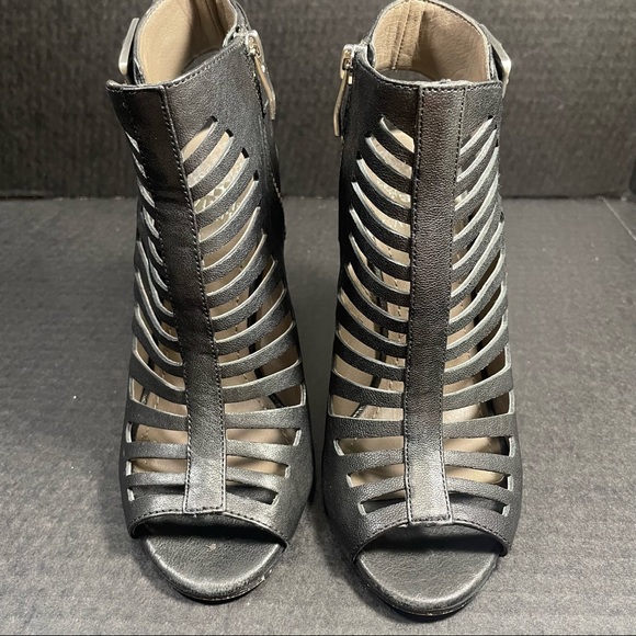 Vince Camuto Open Toe Heeled Gladiator Buckle/Zipper Ankle booties 5.5M Like New - Picture 1 of 14